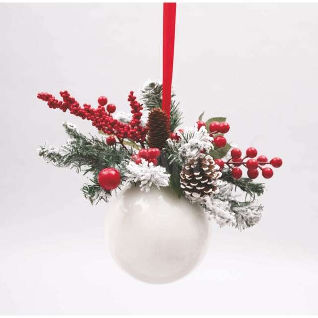 Sfera polistirolo mm.150 bianca dec.rami neve bacche rosse - Principale