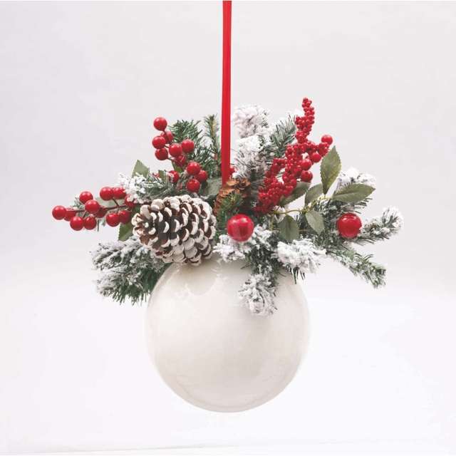 Sfera polistirolo mm.200 bianca dec.rami neve bacche rosse - Principale